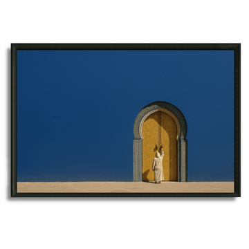 Tableau bleu majestueux porte dorée mur bleu marocain